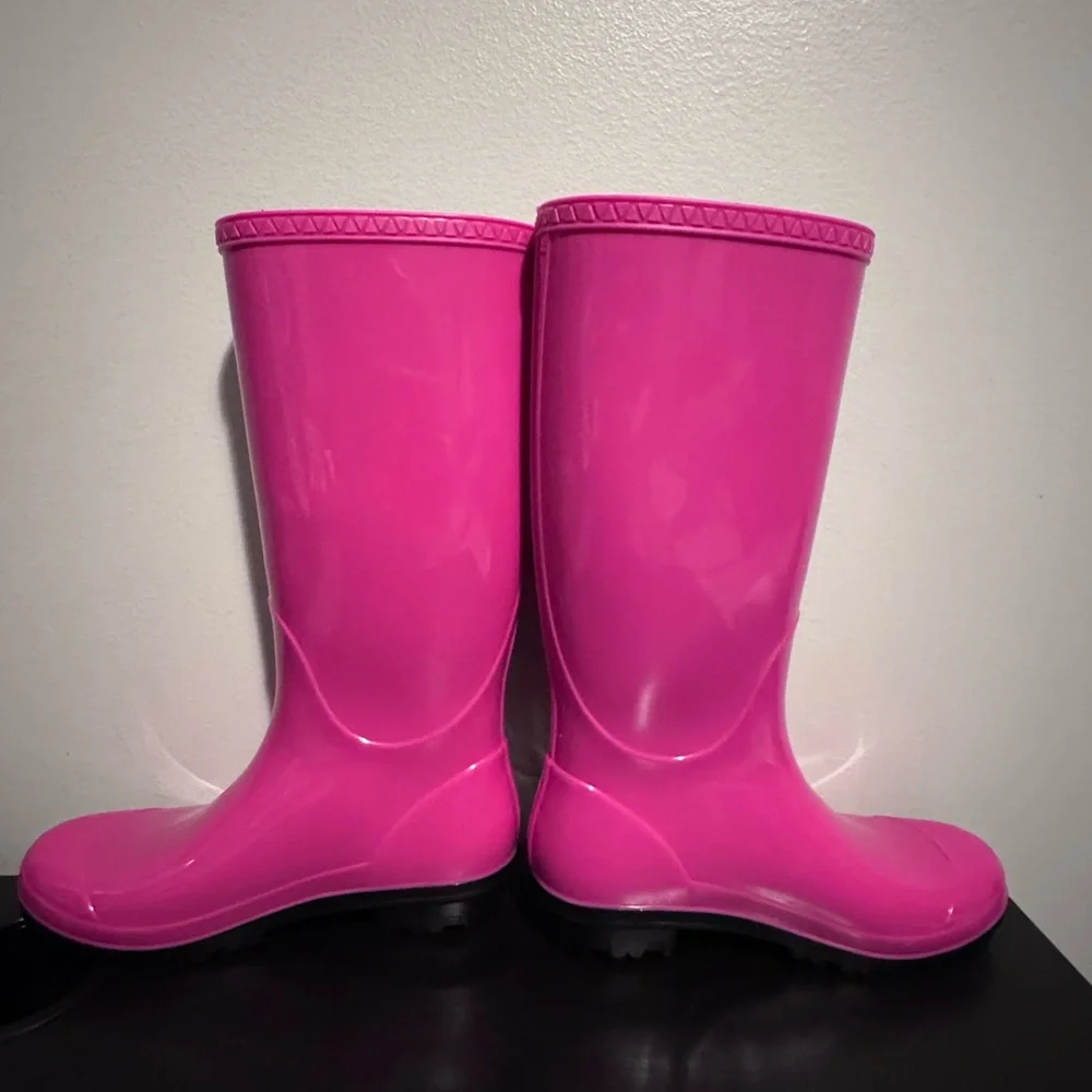 UGG Rain Boots Size 7